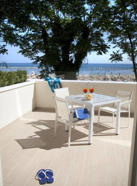 Marina Beach Suite Hotel Rimini Exterior photo
